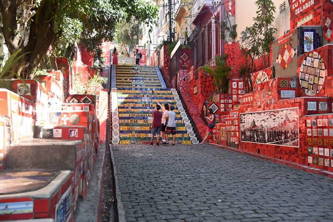 Escadaria Selarón: a obra viva do Jorge Selarón em Santa Teresa