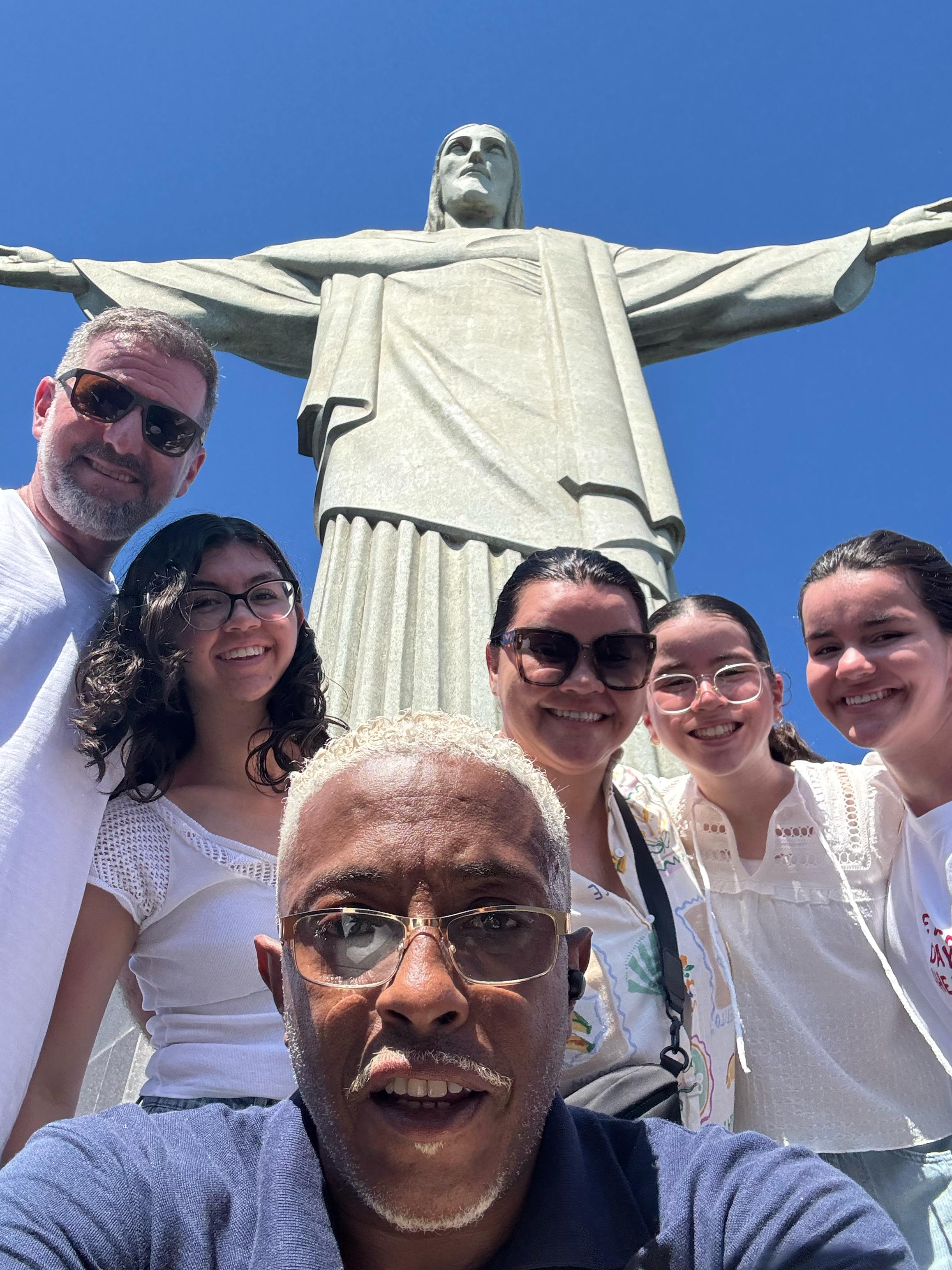 Turistas apreciando vista do Rio de Janeiro